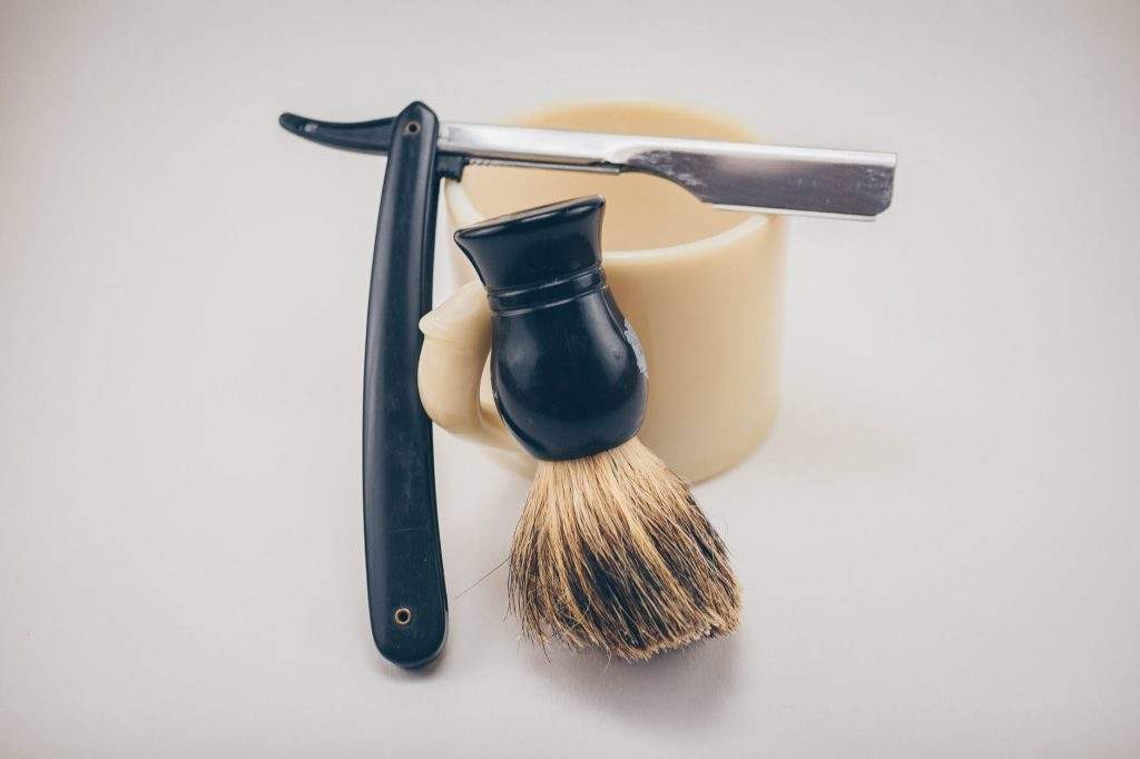 Navaja y brocha para afeitado clásico